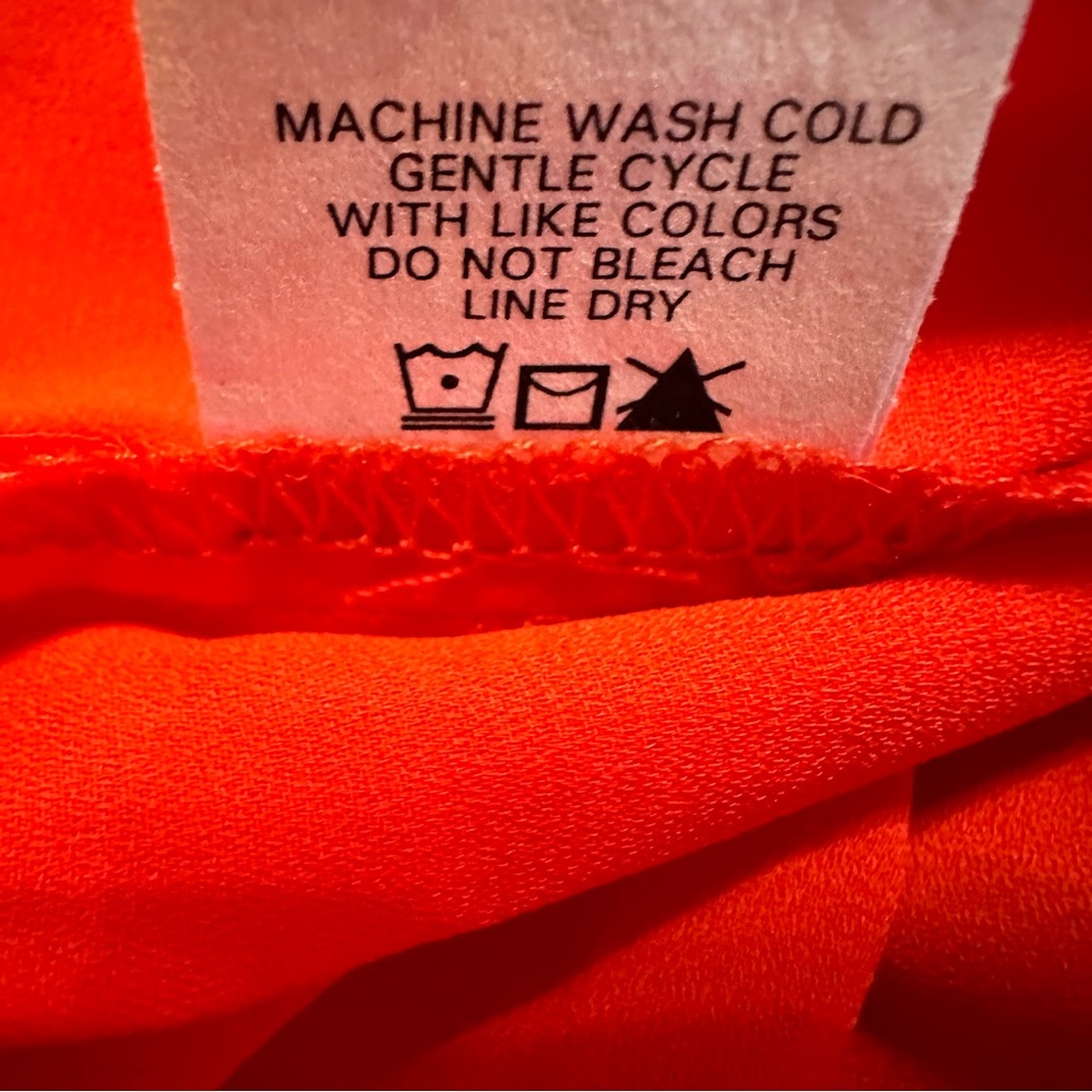 Krisa Ruffle Short in Lava Red XS - Picture 6 of 6